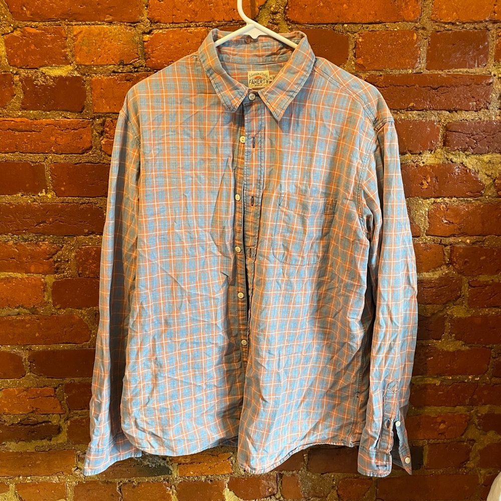 Faherty casual button down with no stains or rips.